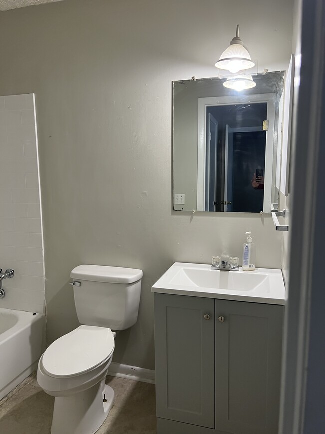 Building Photo - 537 Hickory Hill Dr
