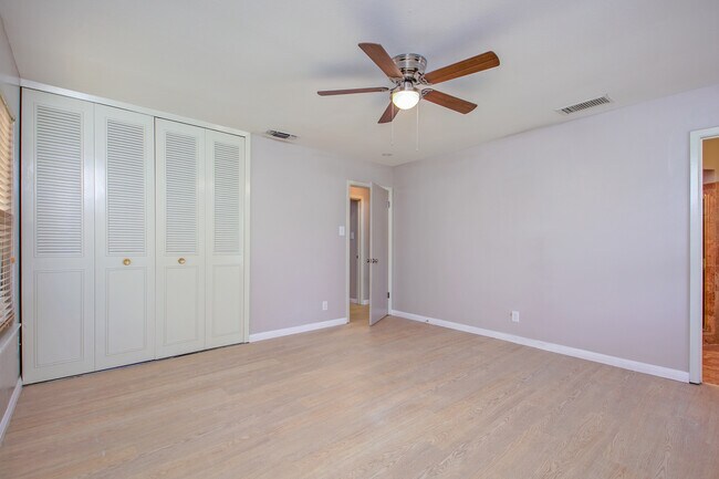Building Photo - 5019 Northfield Dr