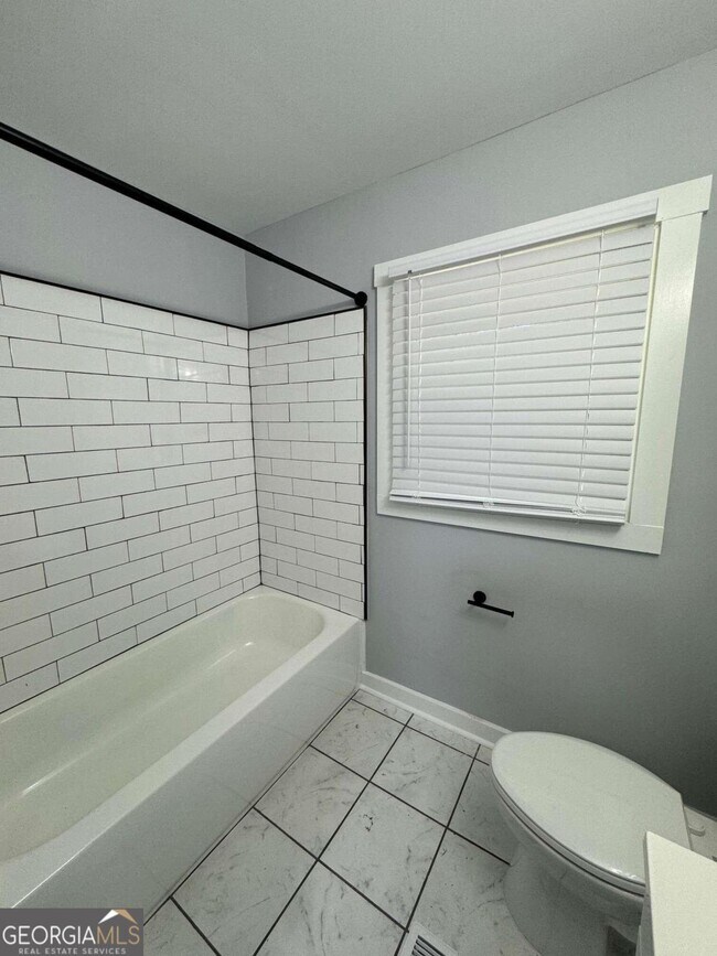 Building Photo - 285 Willow Run