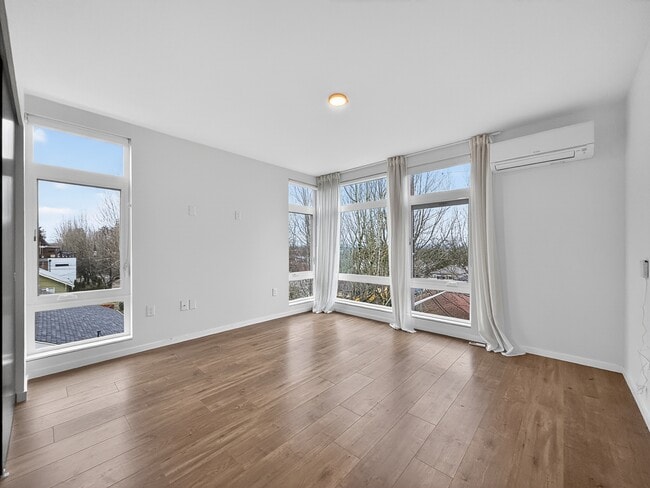 Building Photo - 2013 15th Ave S