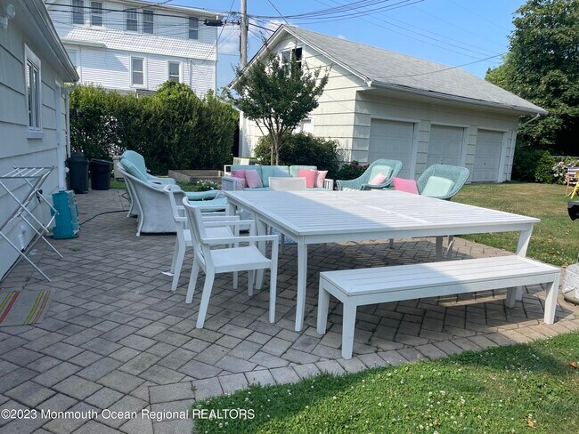 Building Photo - 516 Page Ave