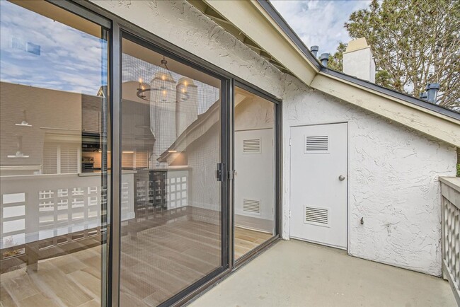 Building Photo - ? Coastal Luxury! Remodeled Solana Beach C...