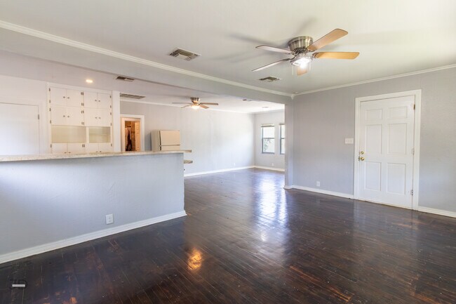 Building Photo - 1611 Garfield St