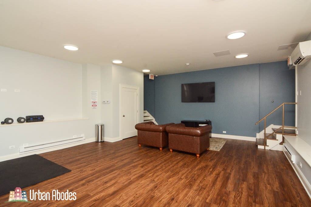 Building Photo - 818 W Lakeside Pl