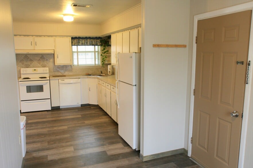 Kitchen - 503 Hilliard Dr
