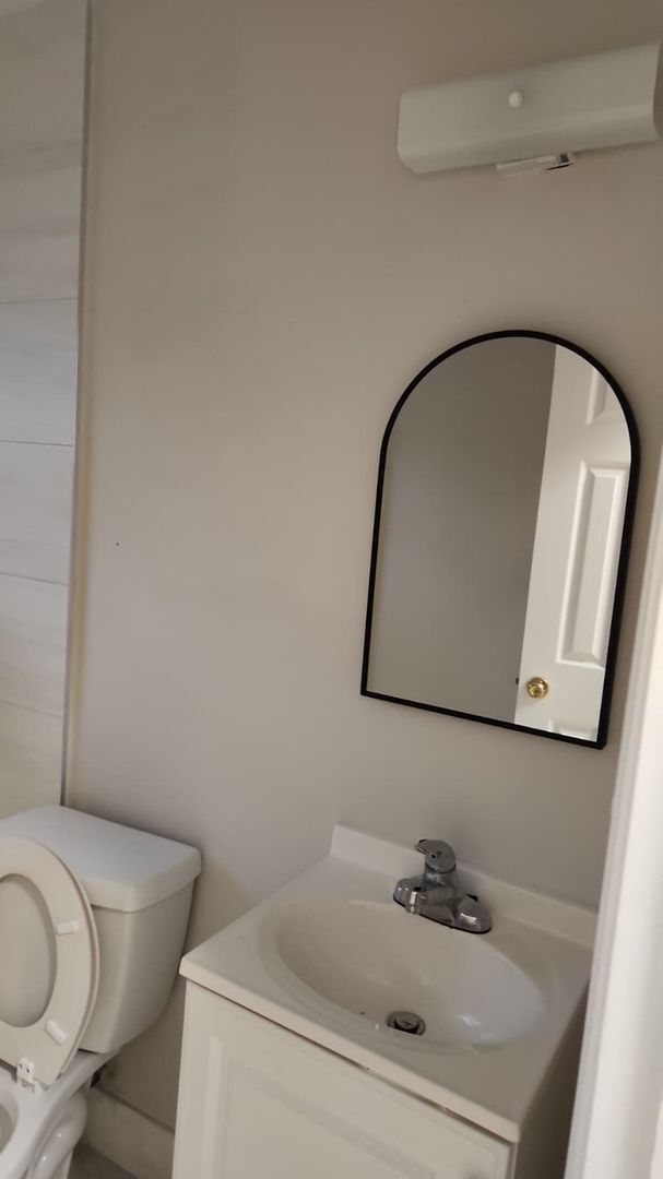 Building Photo - 1104 State St