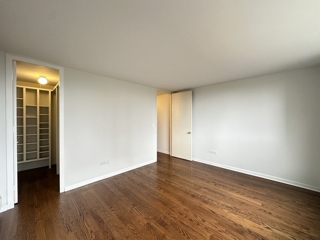 Building Photo - 1354 N Dearborn St