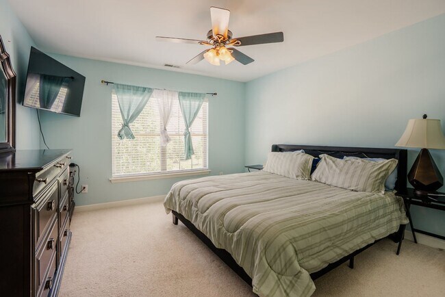 Building Photo - 4 Bedroom Home in the Village at Rolesville
