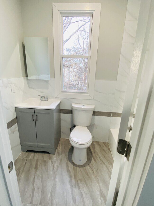 Building Photo - 791 S 15th St