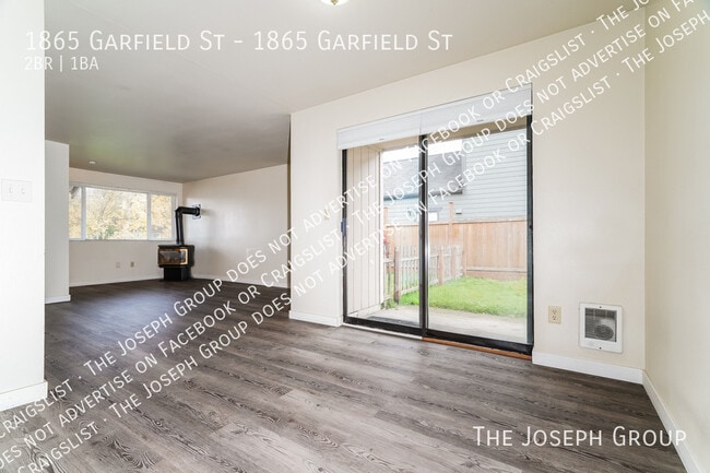 Building Photo - 1865 Garfield St