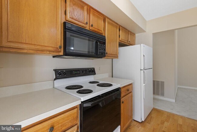 Building Photo - 202 Burkwood Ct