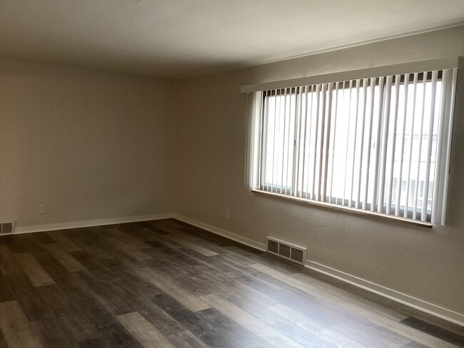 Building Photo - 2934 Clermont Ave