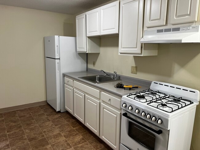 Building Photo - 4 Adams Cir