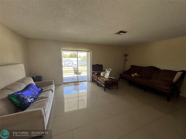 Building Photo - 22775-22766 SW 66th Ave