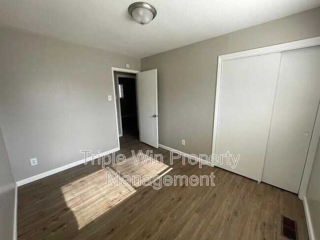 Building Photo - 1225 Carla Dr
