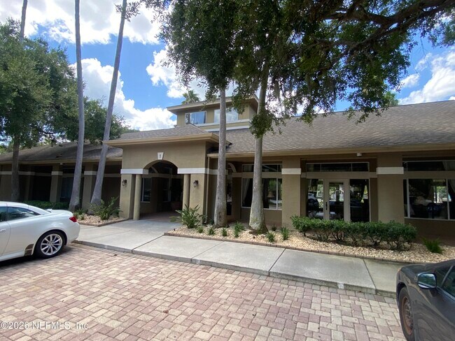 Building Photo - 11 Arbor Club Dr