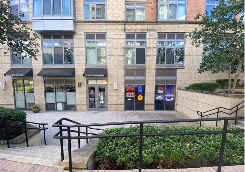 Building Photo - 10670 Weymouth St