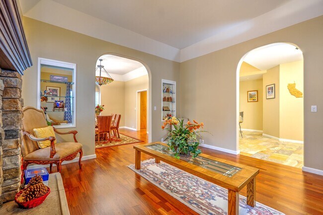 Building Photo - Large mountain home with 2 car garage and fenced in back yard.