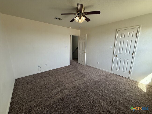 Building Photo - 705 S Amy Ln