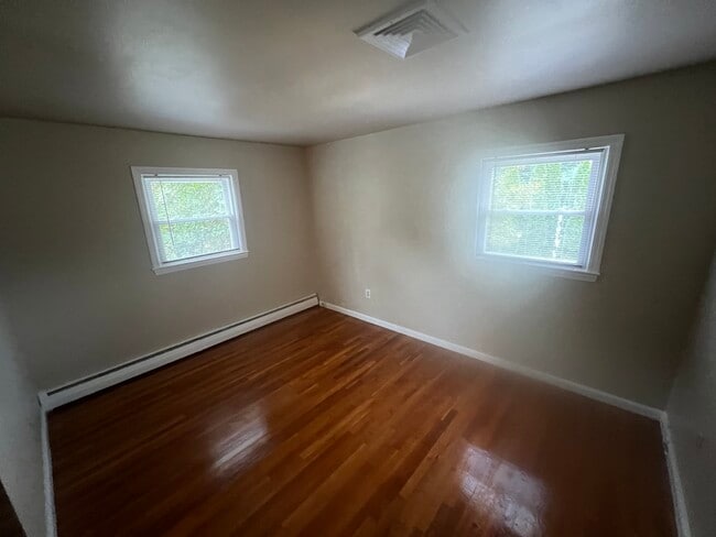 Building Photo - 810 Ashton St