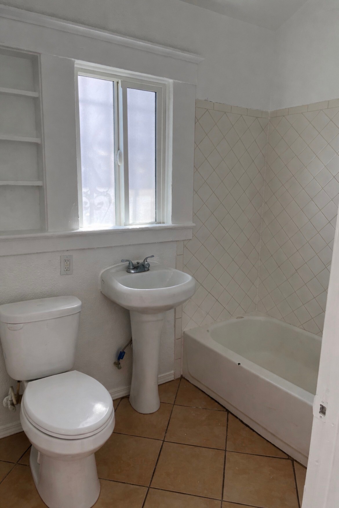 Building Photo - 618 W 9th St