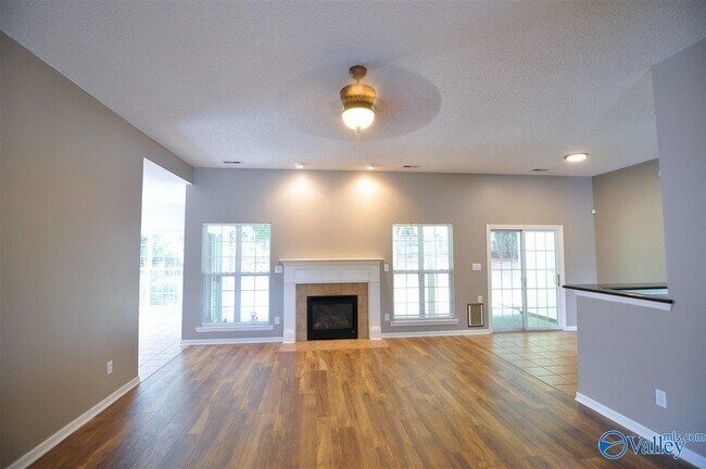 Building Photo - 206 Horseshoe Bend N