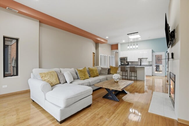 Building Photo - 7308 S Ridgeland Ave