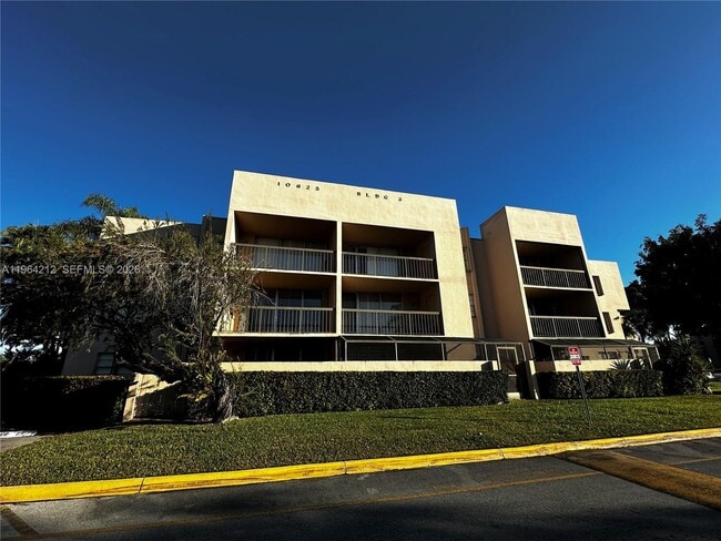 Building Photo - 10625 SW 112th Ave