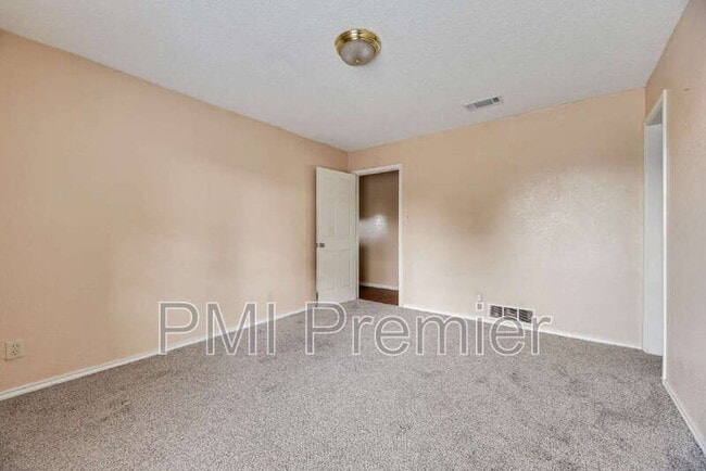 Building Photo - 4724 Berridge Ln
