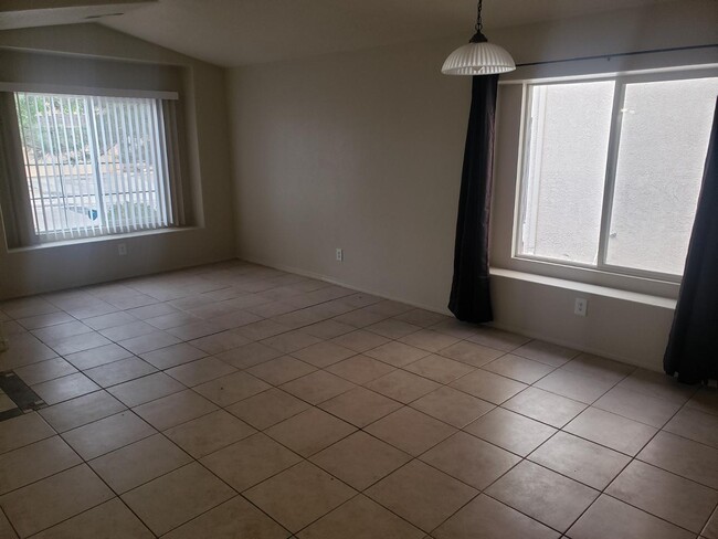 Building Photo - 2605 Silver Star Dr SW
