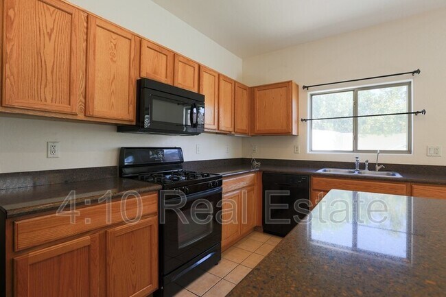 Building Photo - 2644 E Chester Dr