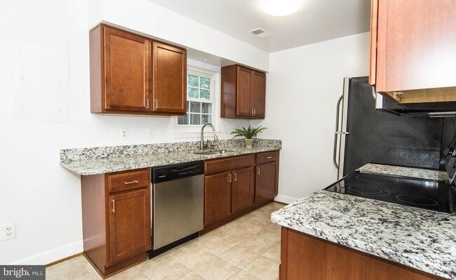 Building Photo - 3335 Oakshade Ct