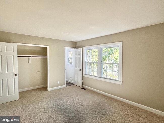 Building Photo - 2 Kelly Ct