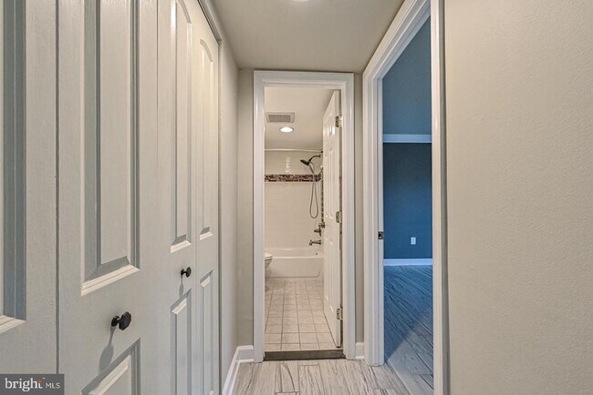 Building Photo - 1300 Army Navy Dr