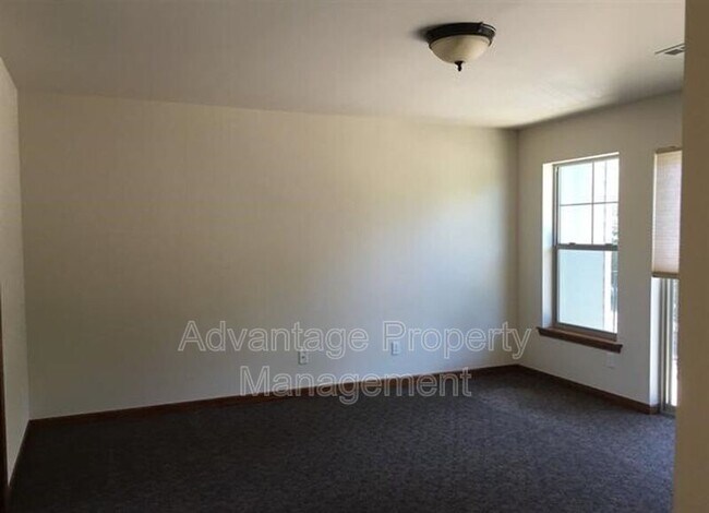 Building Photo - 2092 NW Arthur Pl