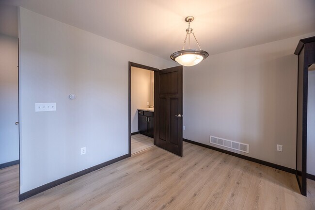 Building Photo - 3404 Green Pastures Ln