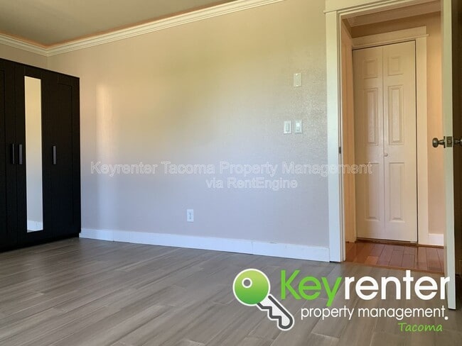 Building Photo - 1355 E 44th St