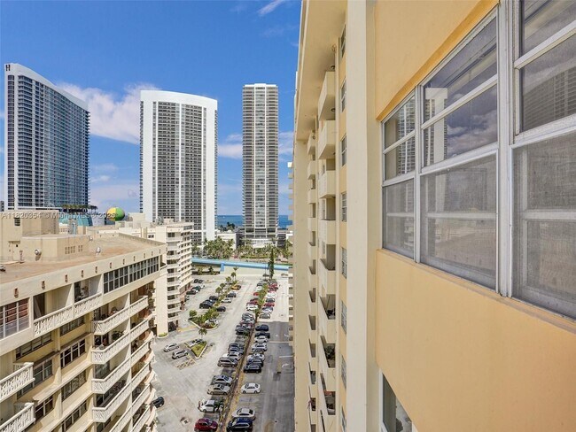 Building Photo - 1833 S Ocean Dr