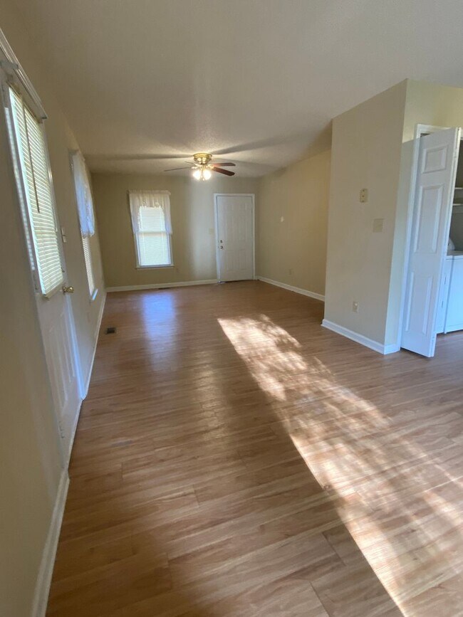 Building Photo - 3 bedroom close to Downtown Wendell