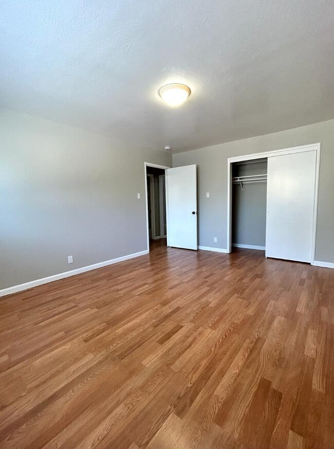 Building Photo - 3273 Lynde St