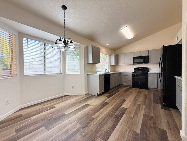 Building Photo - Spacious Garden Lakes Beauty – Vaulted Ceilings, 3-Car Garage & Stunning Upgrades!