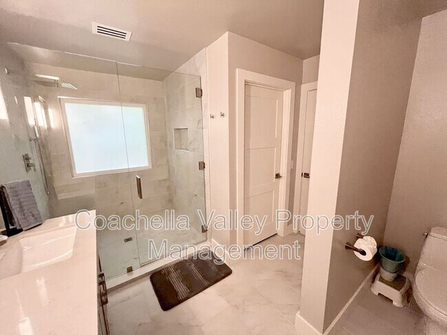 Building Photo - 39866 Newcastle Dr