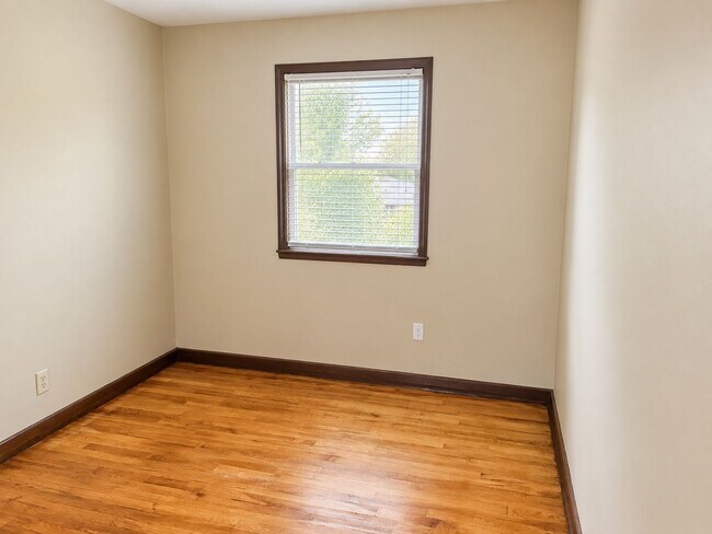 Building Photo - 5598 Basswood St