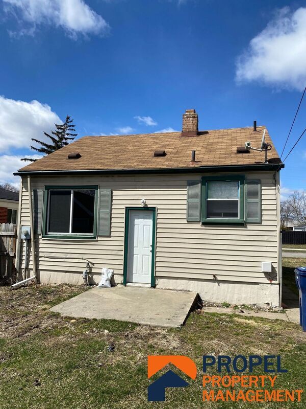 Building Photo - 1537 Chandler Ave