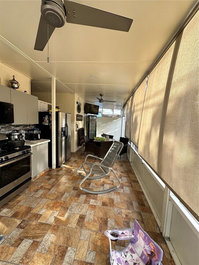 Building Photo - 5010 E 1st Ave