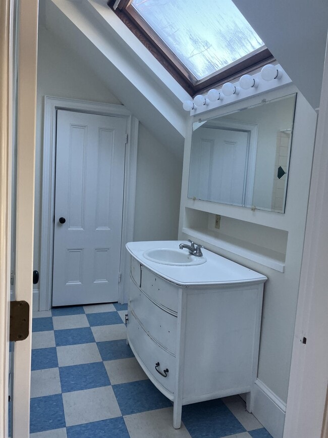 Building Photo - 322 Spring St