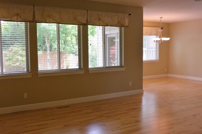 Building Photo - 1365 SE 194th Pl