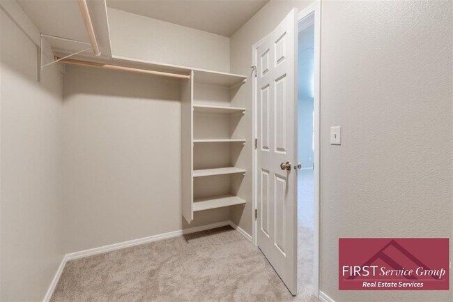 Building Photo - Newer Home Meridian!!!
