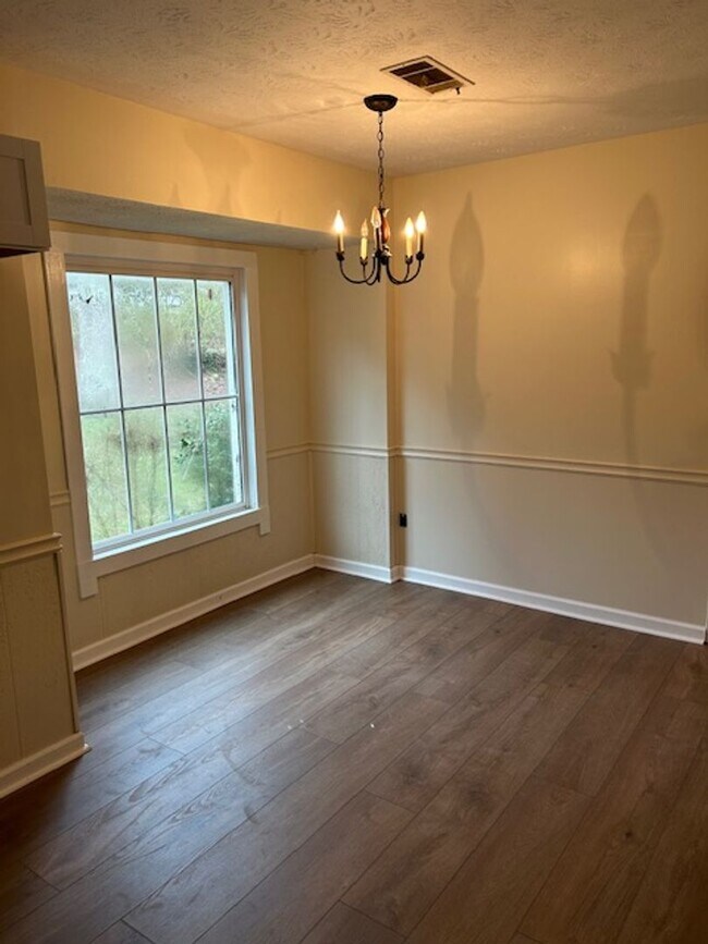 Building Photo - 75 Red Oak Dr