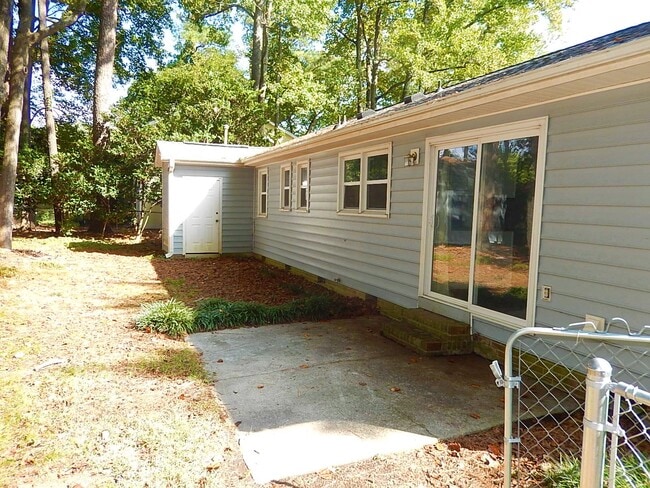 Building Photo - 3713 Sue Ellen Dr